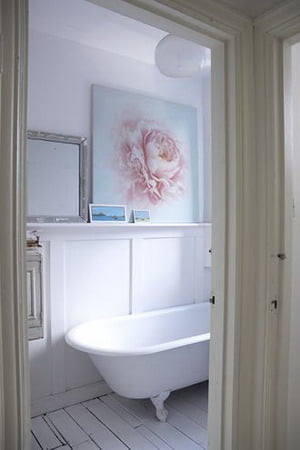 Delicados baños en color blanco - Decoración de Interiores y Exteriores