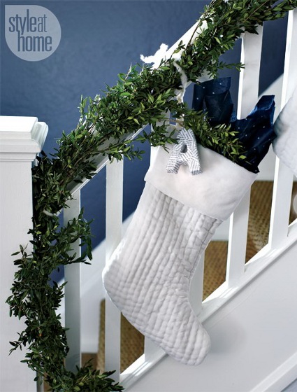 Ideas rápidas para decorar las escaleras en navidad. decoracion ... Balcón Navideño diseño