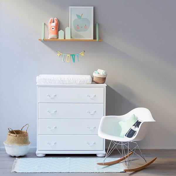 Mobilier alb in dormitoarele copiilor