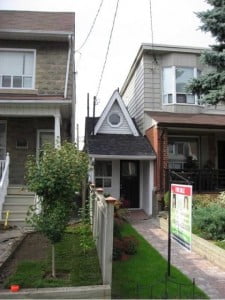torontossmallesthouse1ca2