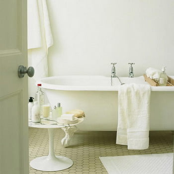 Delicados baños en color blanco - Decoración de Interiores y Exteriores