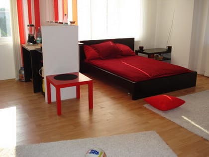 pequeño_dormitorio_rojo_negro_blanco
