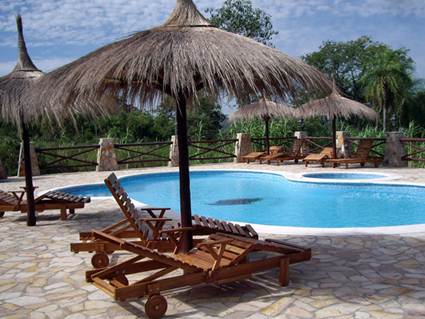 Piscina con sombra