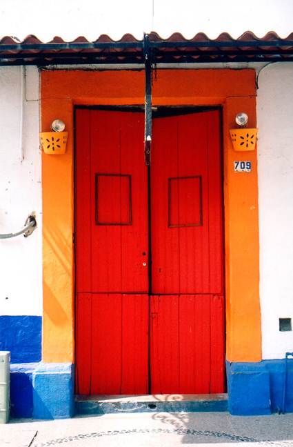 Puerta vieja pintada