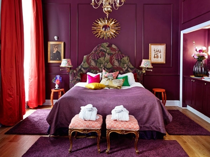 Dormitorio decorado en morado