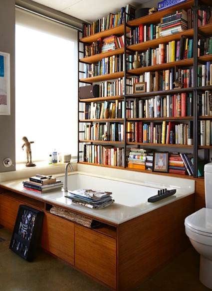 Rincón de lectura en el baño