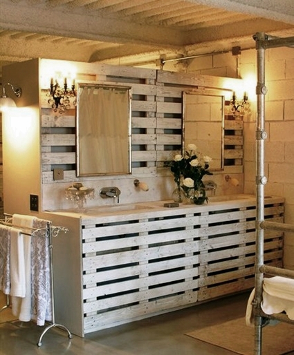Muebles de baño hechos con patets