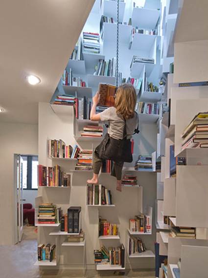 Biblioteca en la escalera