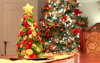 Centro de mesa navideño con frutas