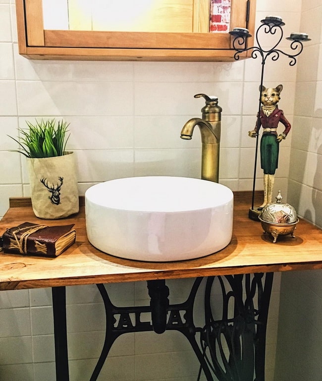 Mueble de máquina de coser reutilizado