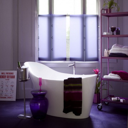 Color lila en el baño