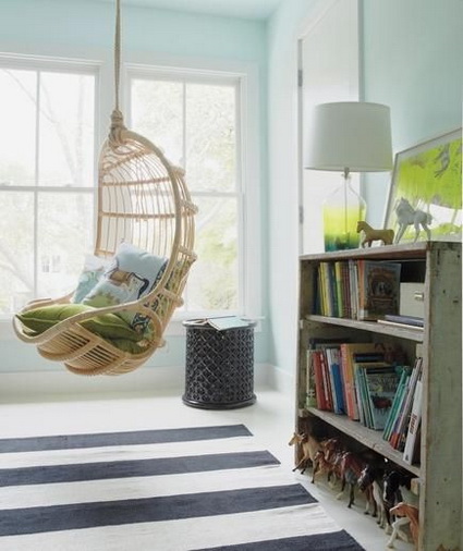 Espacio de lectura con silla colgante