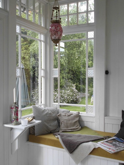 Espacio de lectura junto a la ventana