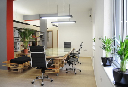 Muebles de oficina con palets