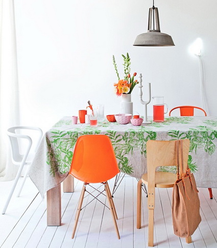 Decoración con sillas diferentes