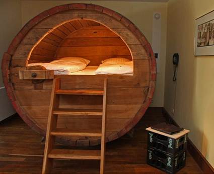 Cama con un barril