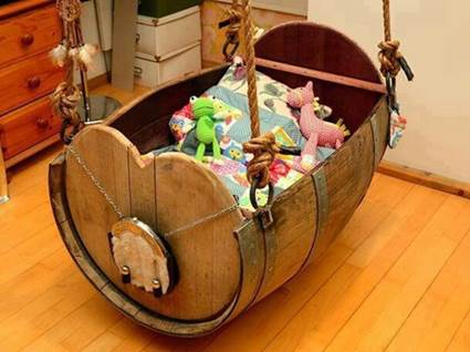 Cuna hecha con un barril
