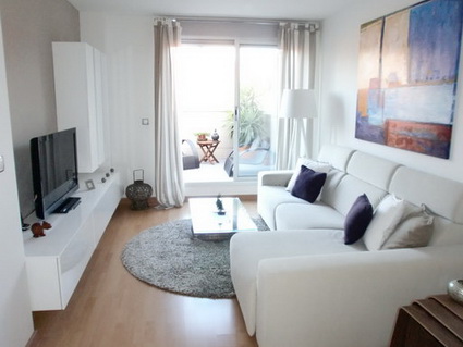 Sala pequeña en blanco