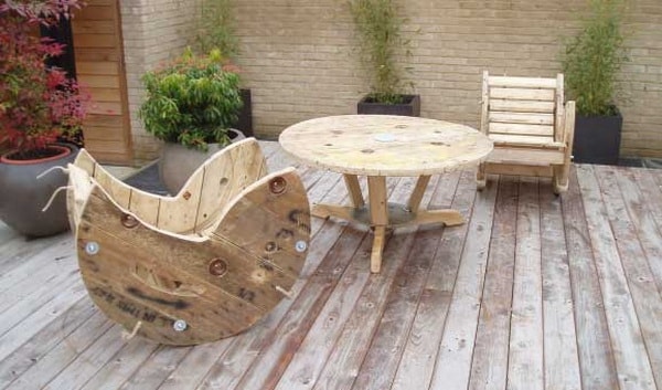 Sillones hechos con bobinas de cable