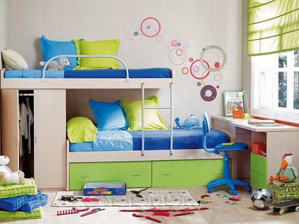 Habitación compartida en verde y azul