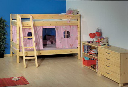 Cama con cortinas