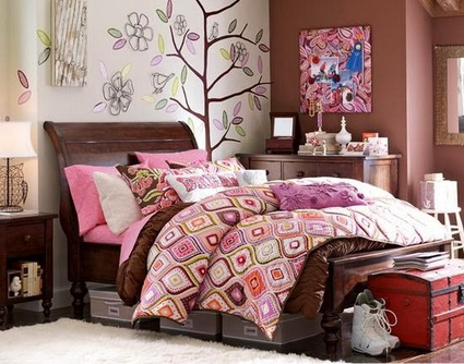Habitación rosa y marrón