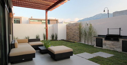 Patio pequeño con galería
