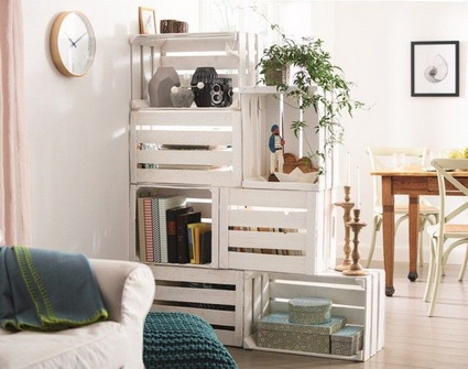 Mueble con cajas de madera