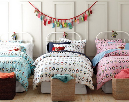 Habitación infantil compartida navideña