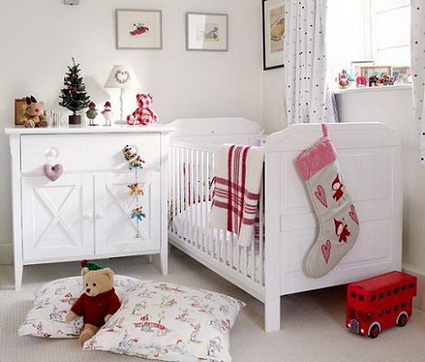 Dormitorio de bebé decorado para Navidad