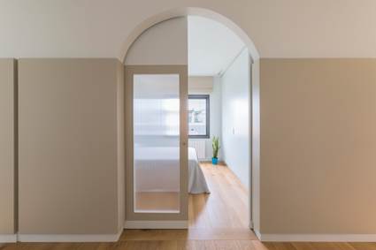 Puerta traslúcida