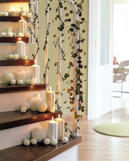 Escaleras decoradas con velas