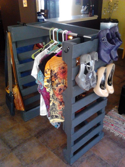 Vestidor con palets de madera