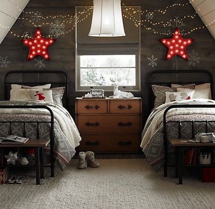 Dormitorio juvenil en gris decorado para la Navidad