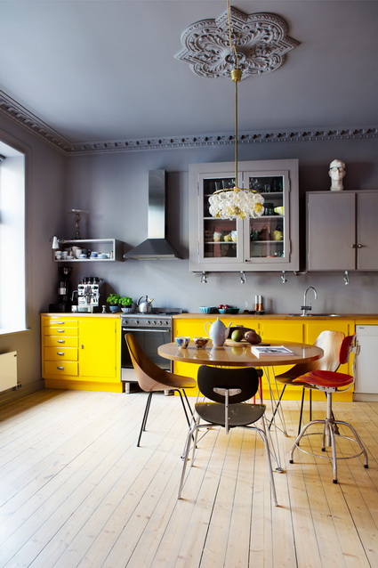 Cocina en gris y amarillo