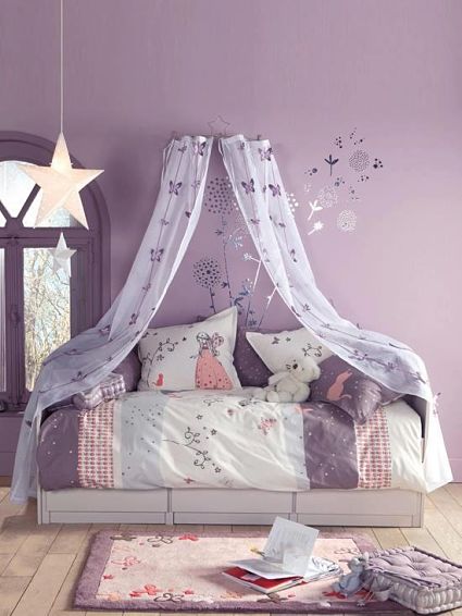 Dormitorio infantil lila