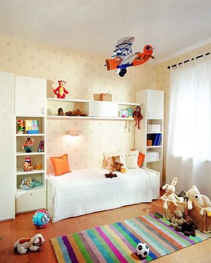Habitación infantil con mucho color
