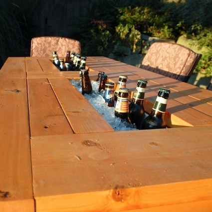 Mesa con espacio para conservar bebidas frescas