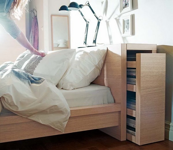 Mueble funcional en el cabecero de cama