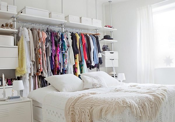 Vestidor en el cabecero de cama