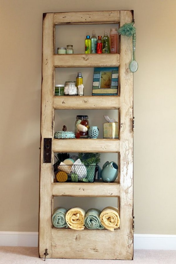 Estantería con puerta reciclada