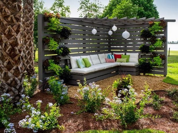 10 ideas para sentarse en patios y jardines
