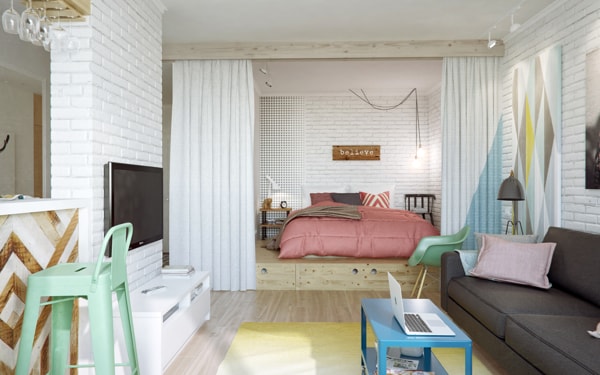 Dormitorio separado del salón por cortinas
