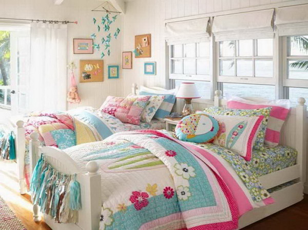 Dormitorio compartido colorido