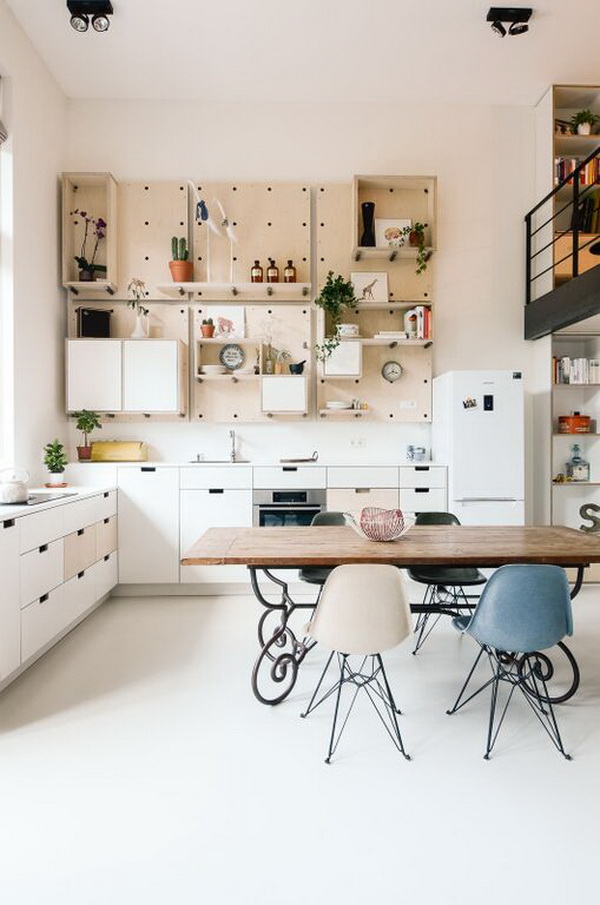 Cocina integrada con estantería abierta