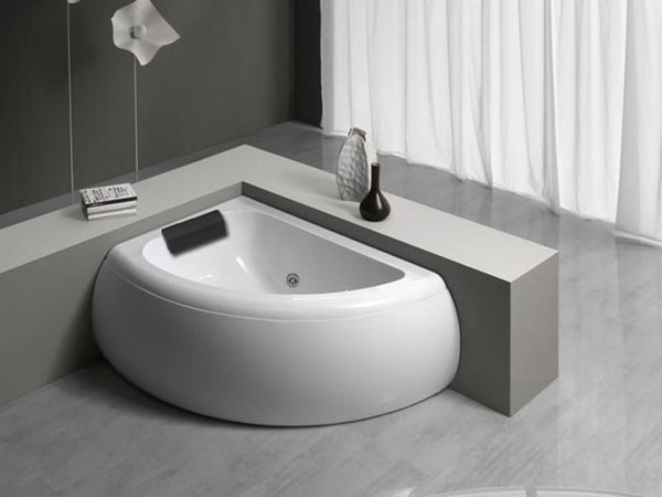Bañera angular de linea curva