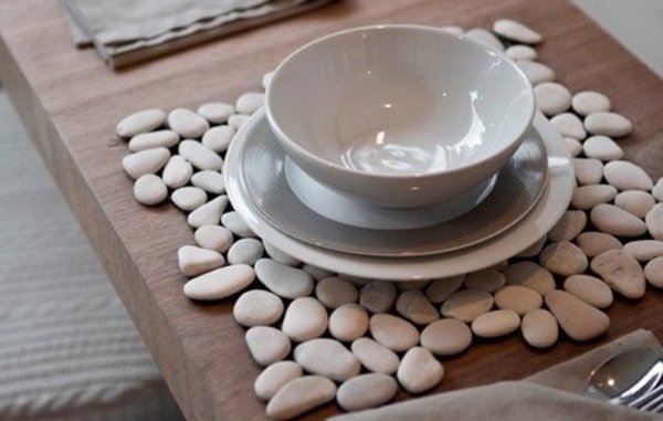 Individual con piedras