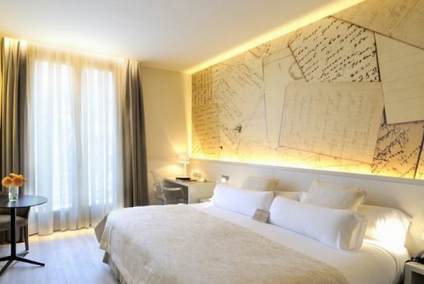 Decorar paredes con telas