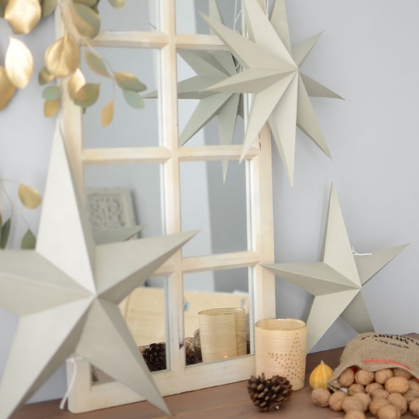 Decoración navideña con estrellas de papel