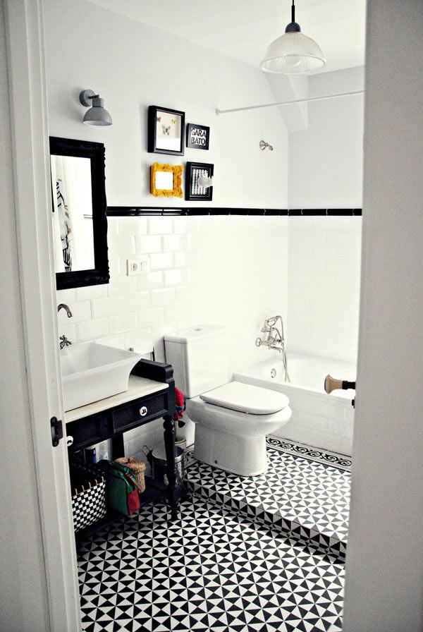 Blanco y negro para el cuarto de baño